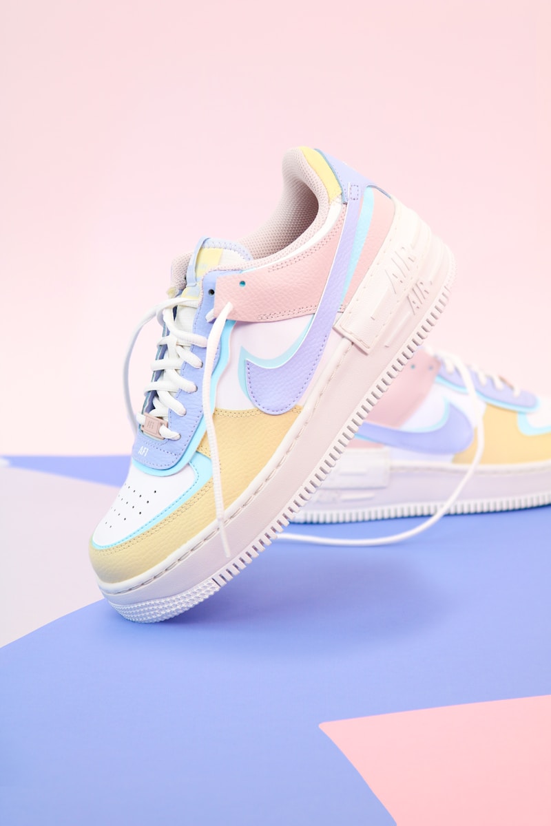 Minimalist Low-Top White Leather Court Sneakers